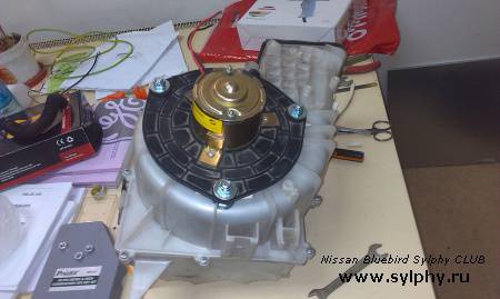Еще один вариант установки мотора печки от ВАЗ-2110.